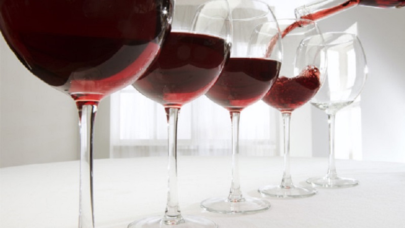 120112043129-red-wine-glasses-pouring-story-top
